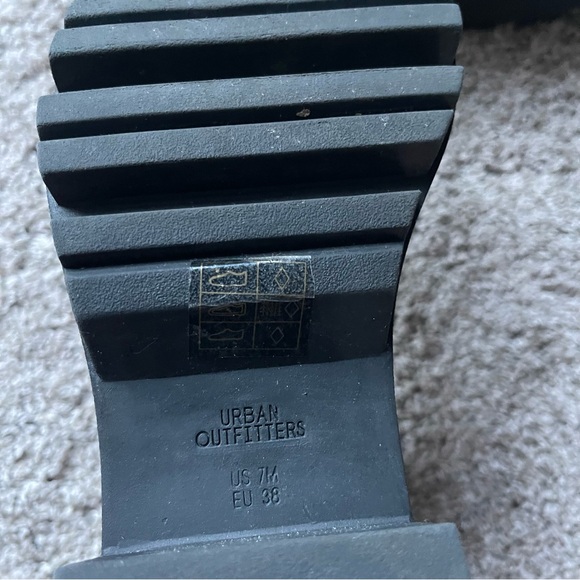 Urban Outfitters Black Chunky Platform Boot Size 7 - Picture 7 of 10